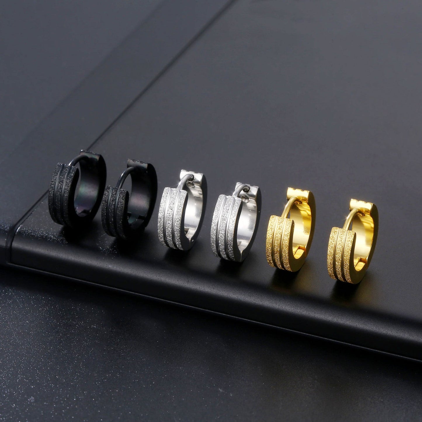 Damen Creolen Edelstahl in Schwarz, Gold oder Silber KARMA