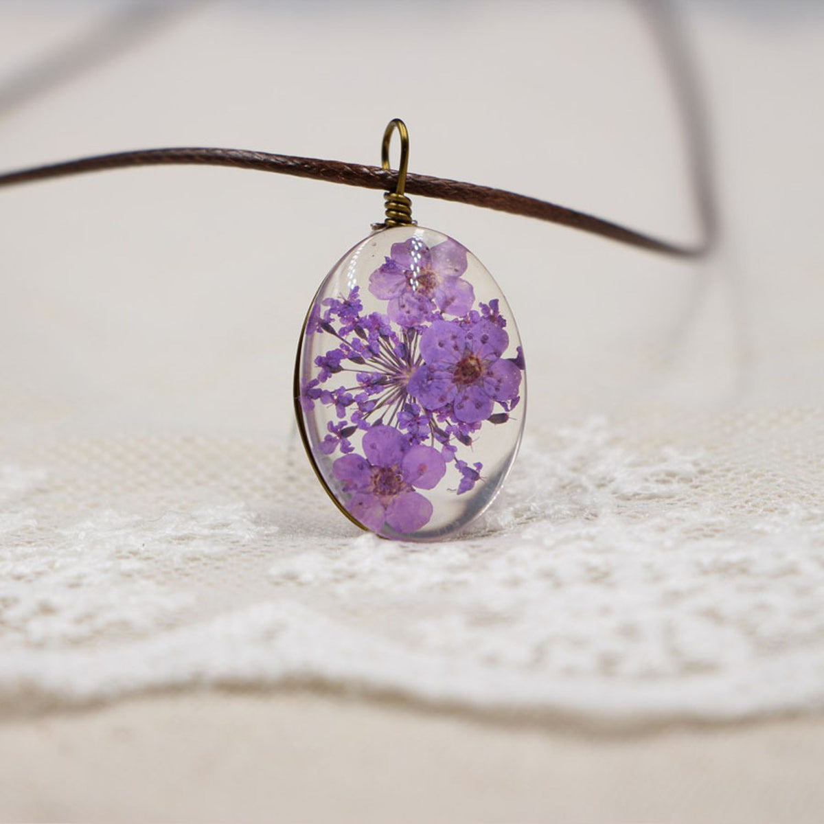 Halskette Echte Trockenblumen Lila Glas Lederband Blumenkette Kette modern Karma