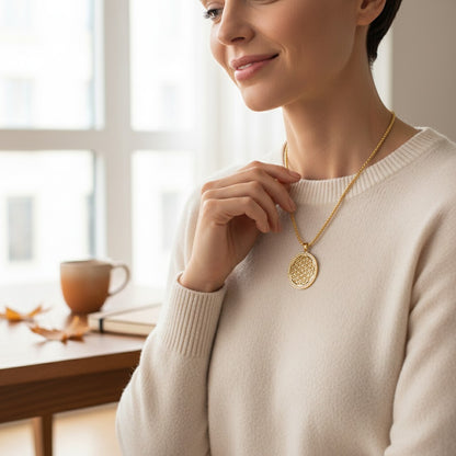 Halskette Medaillon Damen Gold 60 cm Kette Edelstahl vergoldet wasserfest hypoallergen Karma