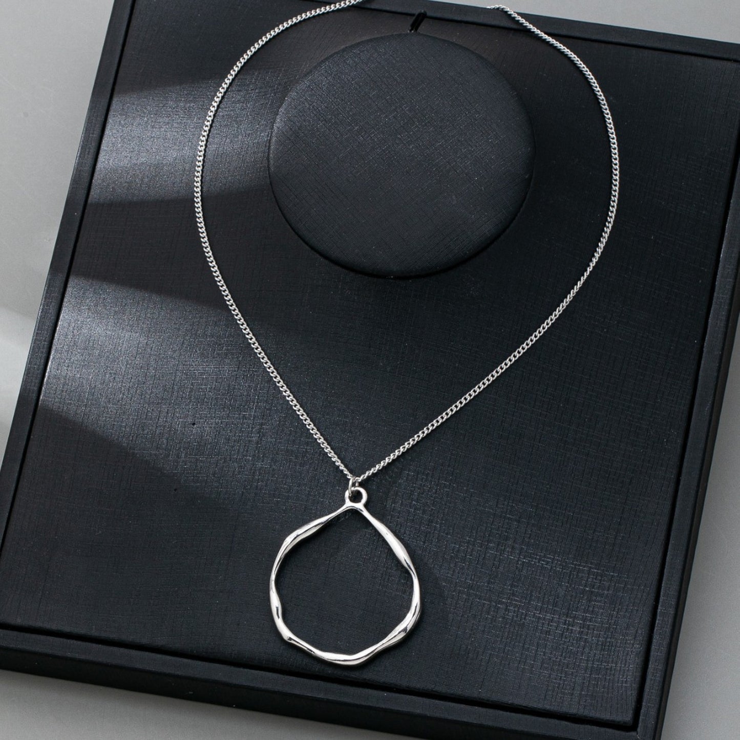 Halskette mit Anhänger Silber Legierung Kette Karma