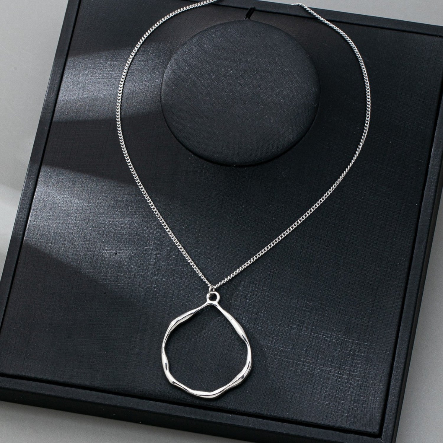 Halskette mit Anhänger Silber Legierung Kette Karma