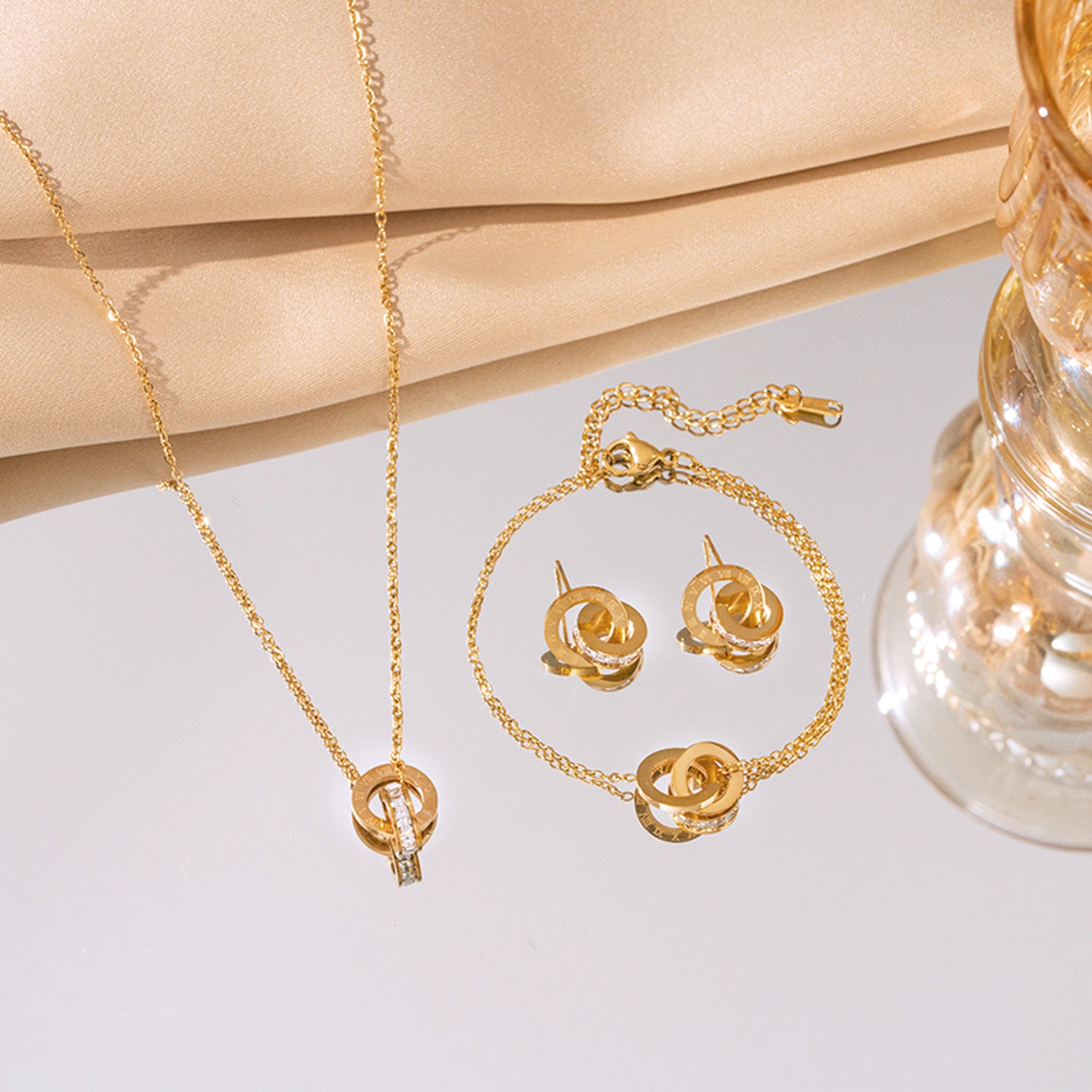 Schmuckset Zirkon Gold Kette Armband Ohrstecker Edelstahl wasserfest hypoallergen Karma