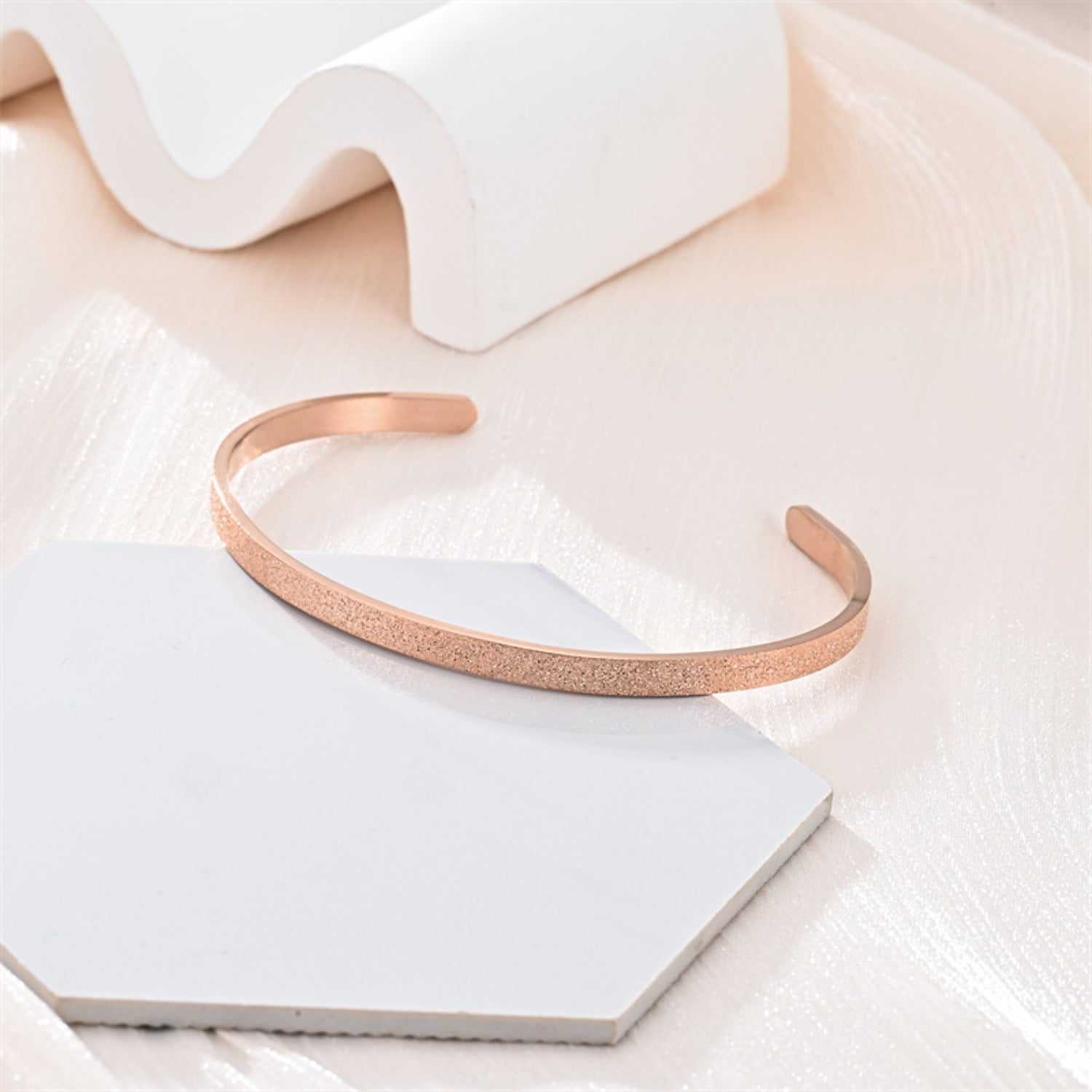 Armreif Roségold Edelstahl wasserfest hypoallergen Edelstahlarmreif Karma