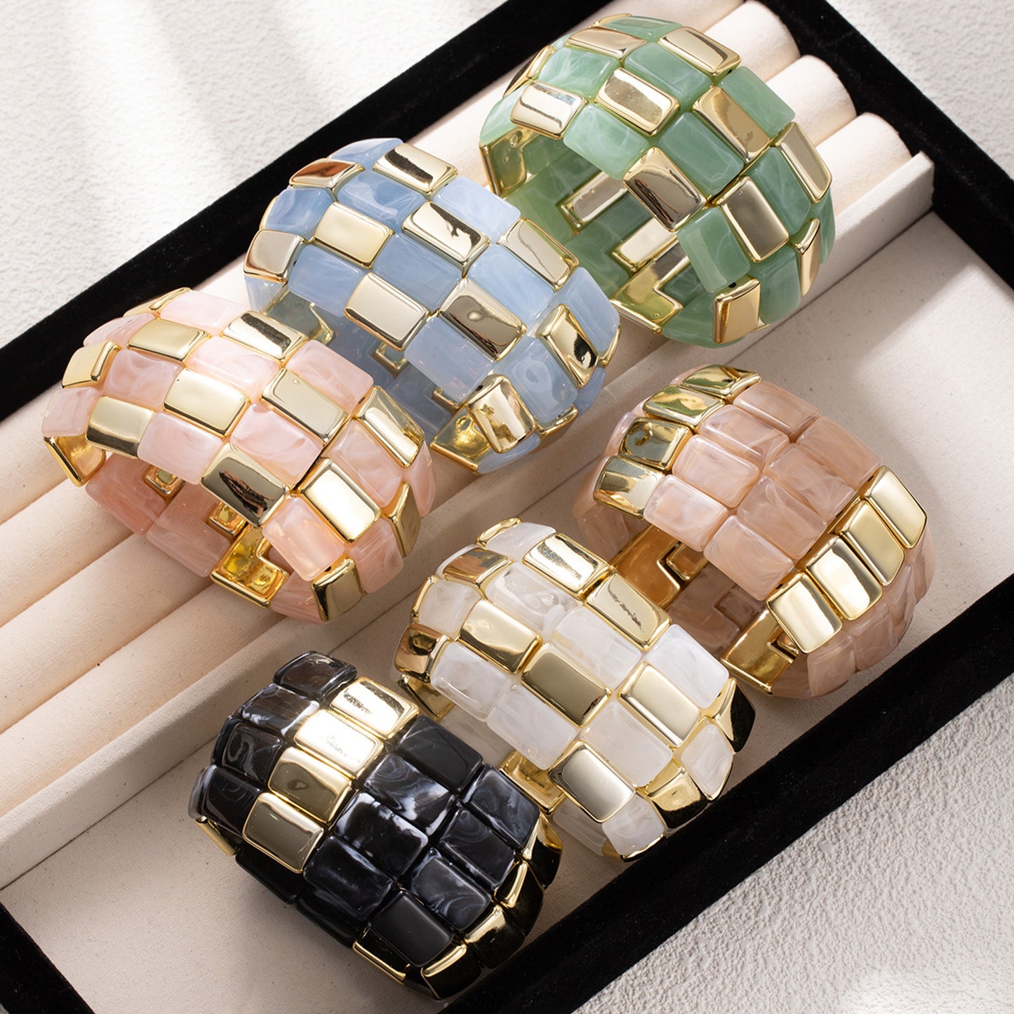 Breites Armband Damen Acryl vers. Farben modern dehnbar KARMA