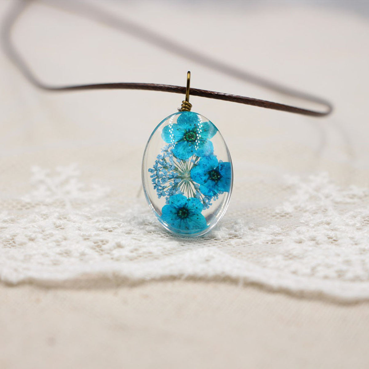 Halskette Echte Trockenblumen Türkis Blau Glas Lederband Blumenkette Kette modern Karma