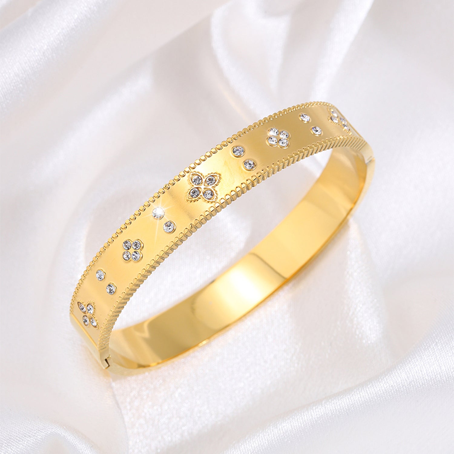 Armreif Floral Oval Gold 6 cm Edelstahl vergoldet wasserfest hypoallergen rostfrei Karma