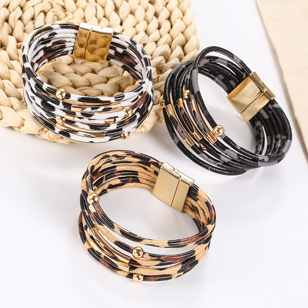Armband Leo Weiß, Braun oder Schwarz KARMA