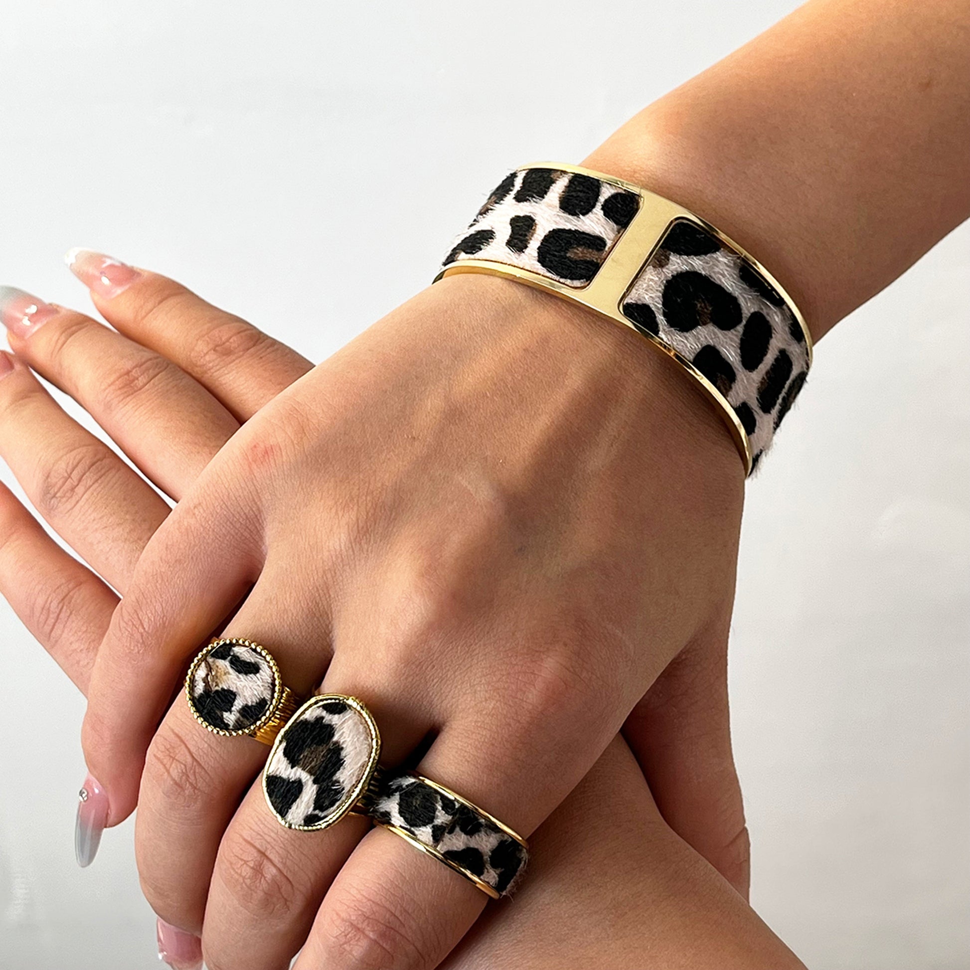 Armband Leo Print Gold Edelstahl Kunstfell Damenarmband KARMA