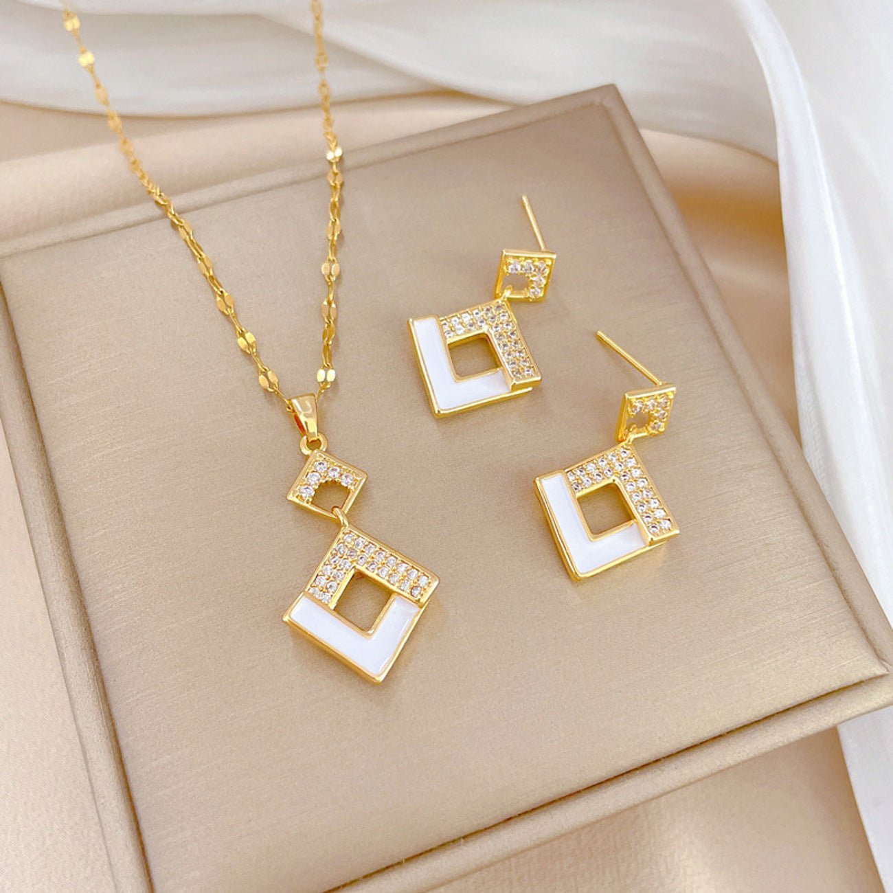 Schmuckset Raute Gold Halskette und Ohrringe Edelstahl Zirkone wasserfest hypoallergen rostfrei Karma