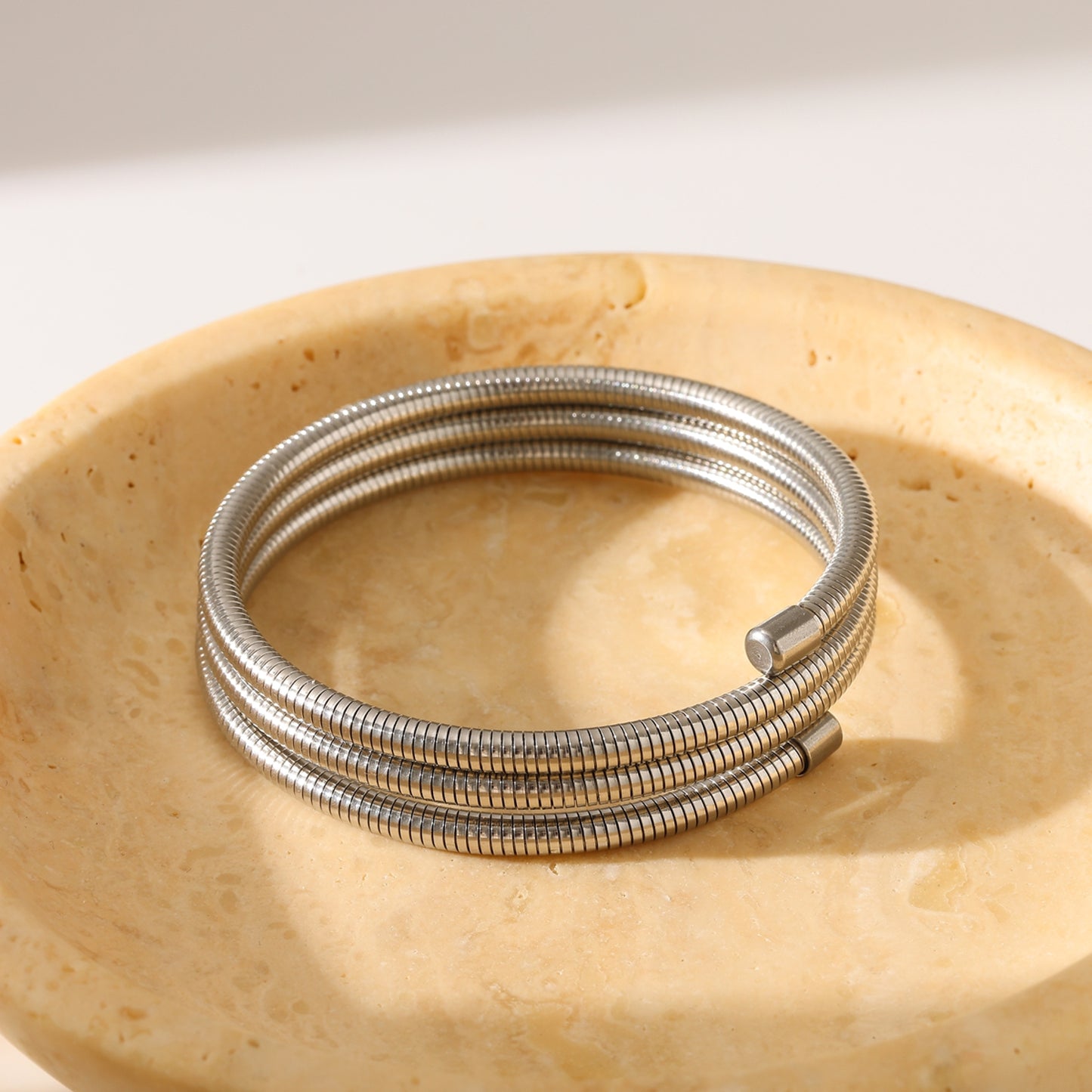 Armreif Silber Edelstahl PVD beschichtet wasserfest hypoallergen rostfrei Armband Damenarmreif Karma