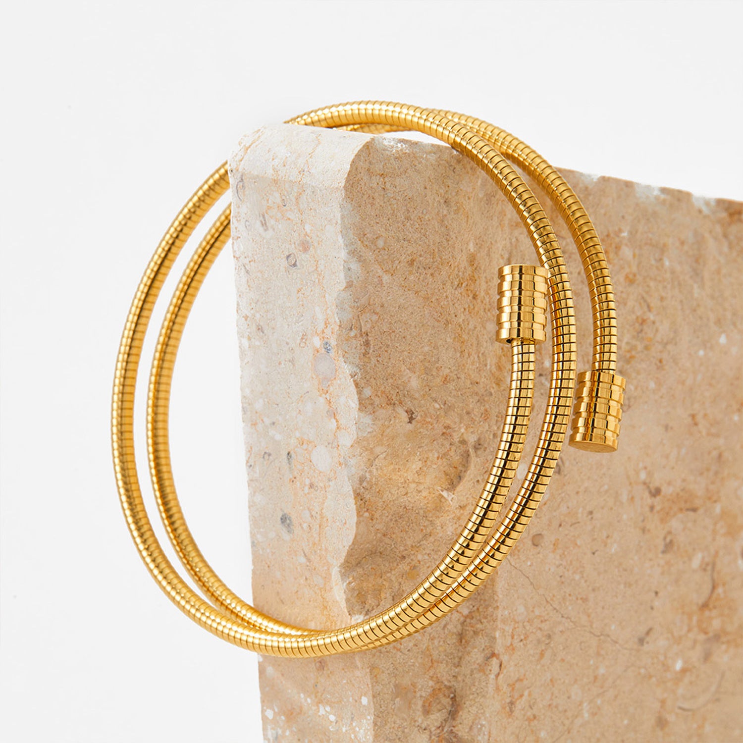 Armreif Gold Edelstahl vergoldet wasserfest hypoallergen rostfrei Armband Damenarmreif Karma