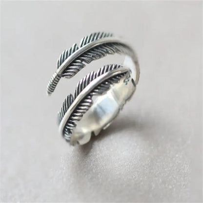 Ring in Altsilber mit Federdesign - verstellbar Karma