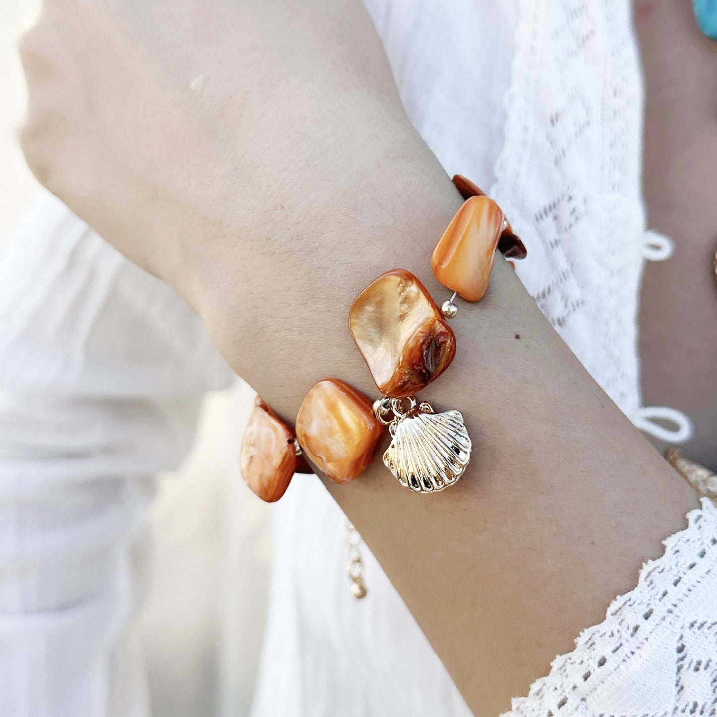 Armband Gold mit Kunstperlen Orange oder Blau KARMA