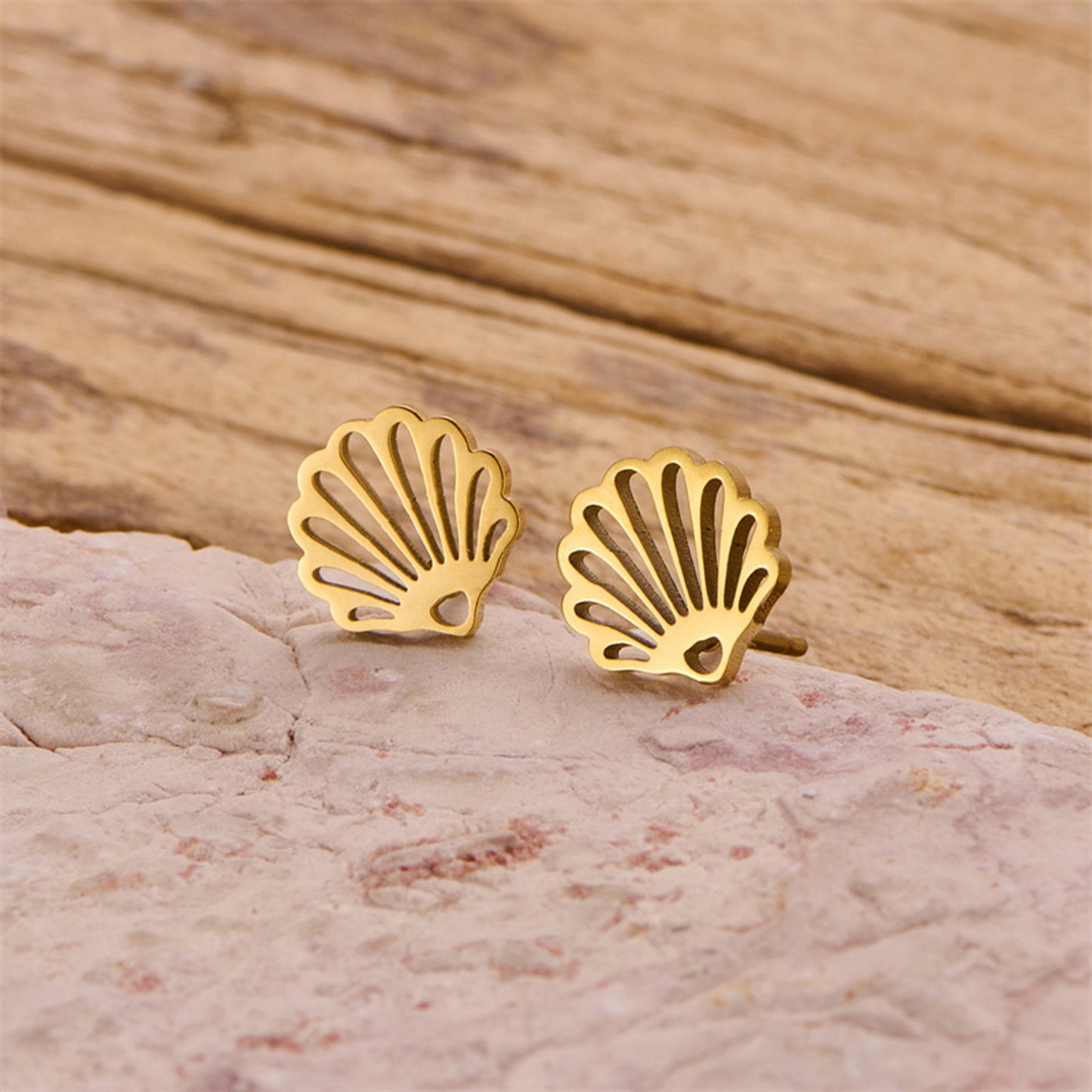 Ohrstecker Muscheln Damen Gold 0,9 cm Edelstahl vergoldet wasserfest hypoallergen Ohrringe Karma