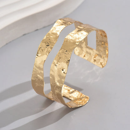 Armreif gehämmert Gold Karma