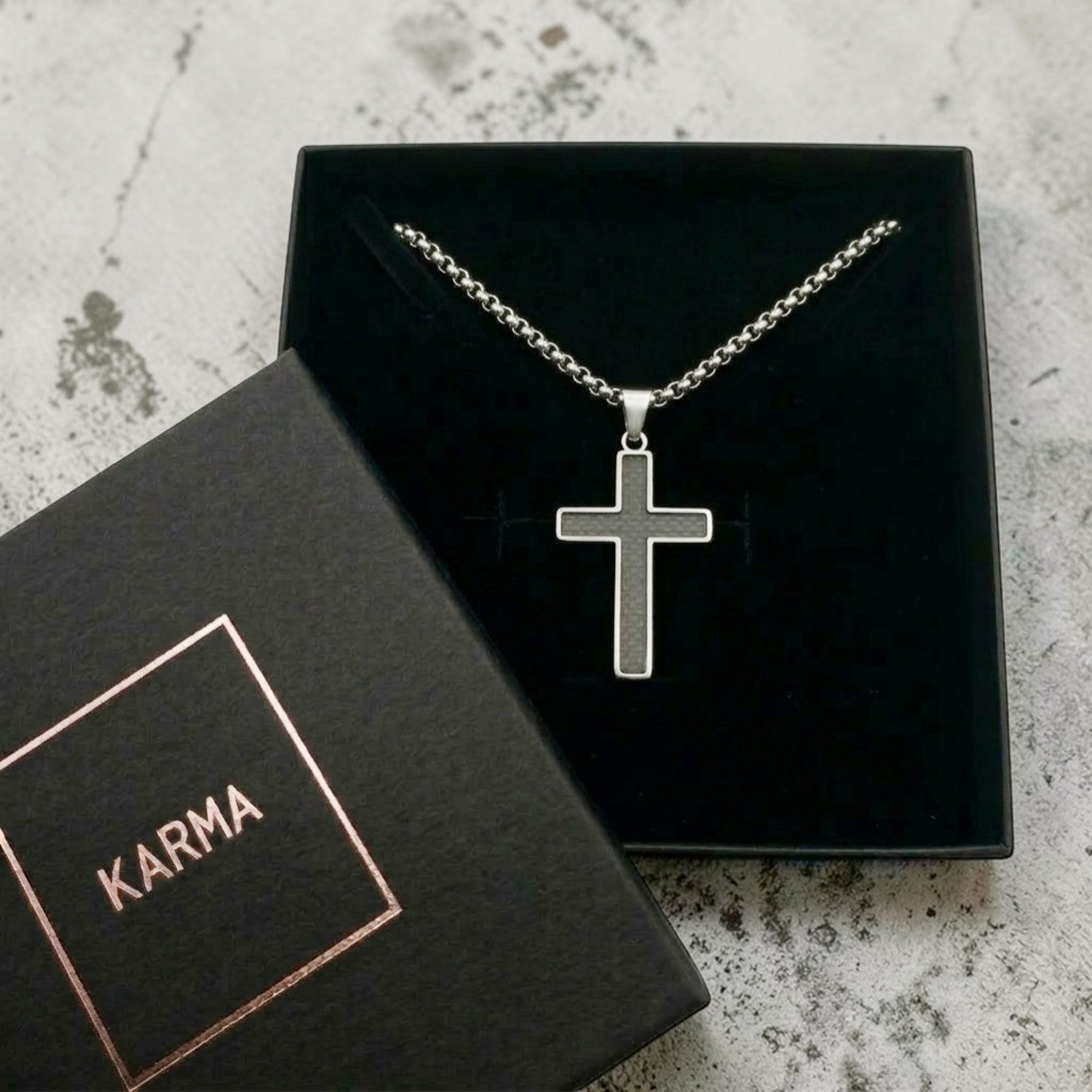 Halskette mit Kreuz Anhänger Herren Schwarz Titanstahl Carbon Herrenkette Kreuzkette Karma