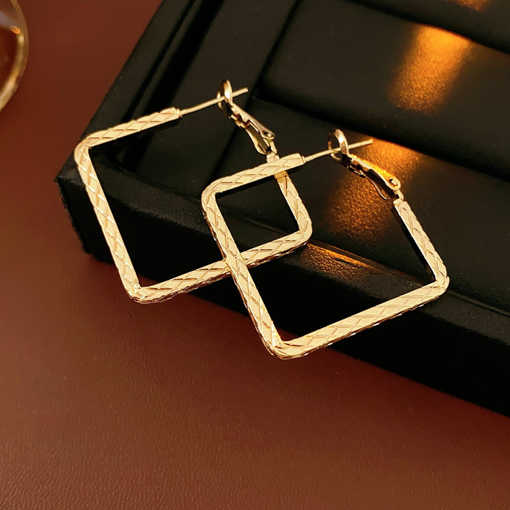 Creolen Damen eckig Gold modern Ohrringe KARMA