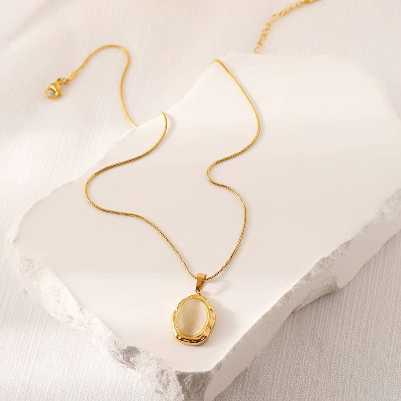 Halskette Gold  mit Medaillon KARMA