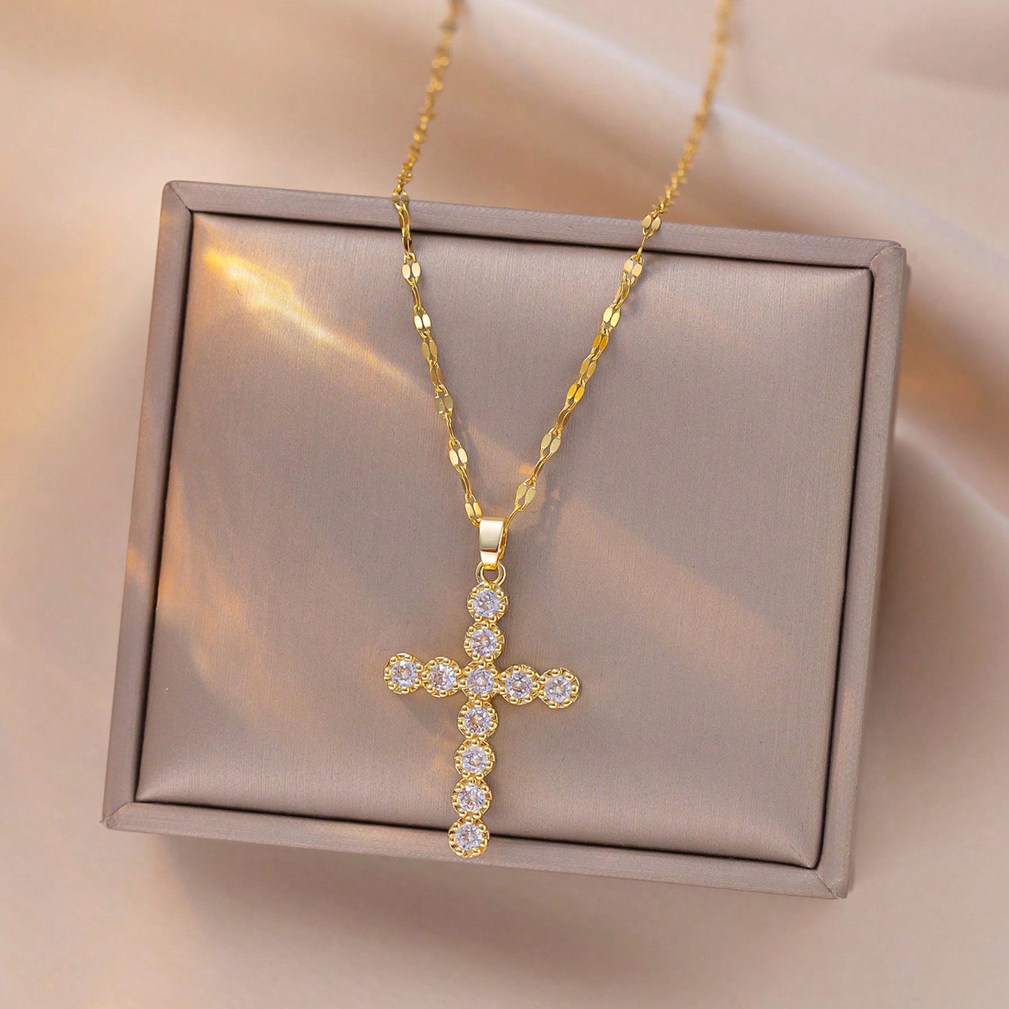 Halskette Kreuz Kristalle Gold vergoldet 40 cm wasserfest rostfrei Damen Kette in Schmuckbox Karma