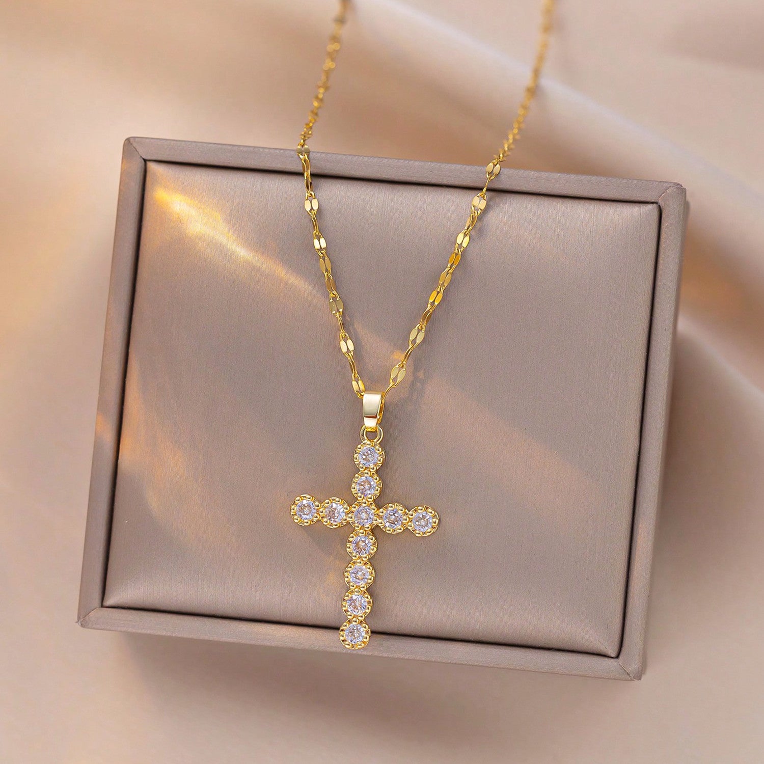 Halskette Kreuz Kristalle Gold vergoldet 40 cm wasserfest rostfrei Damen Kette in Schmuckbox Karma