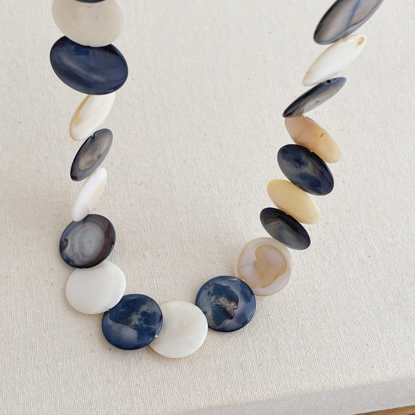 Halskette maritim Blau Weiß 47 cm Muscheln modern Damen Kette Karma
