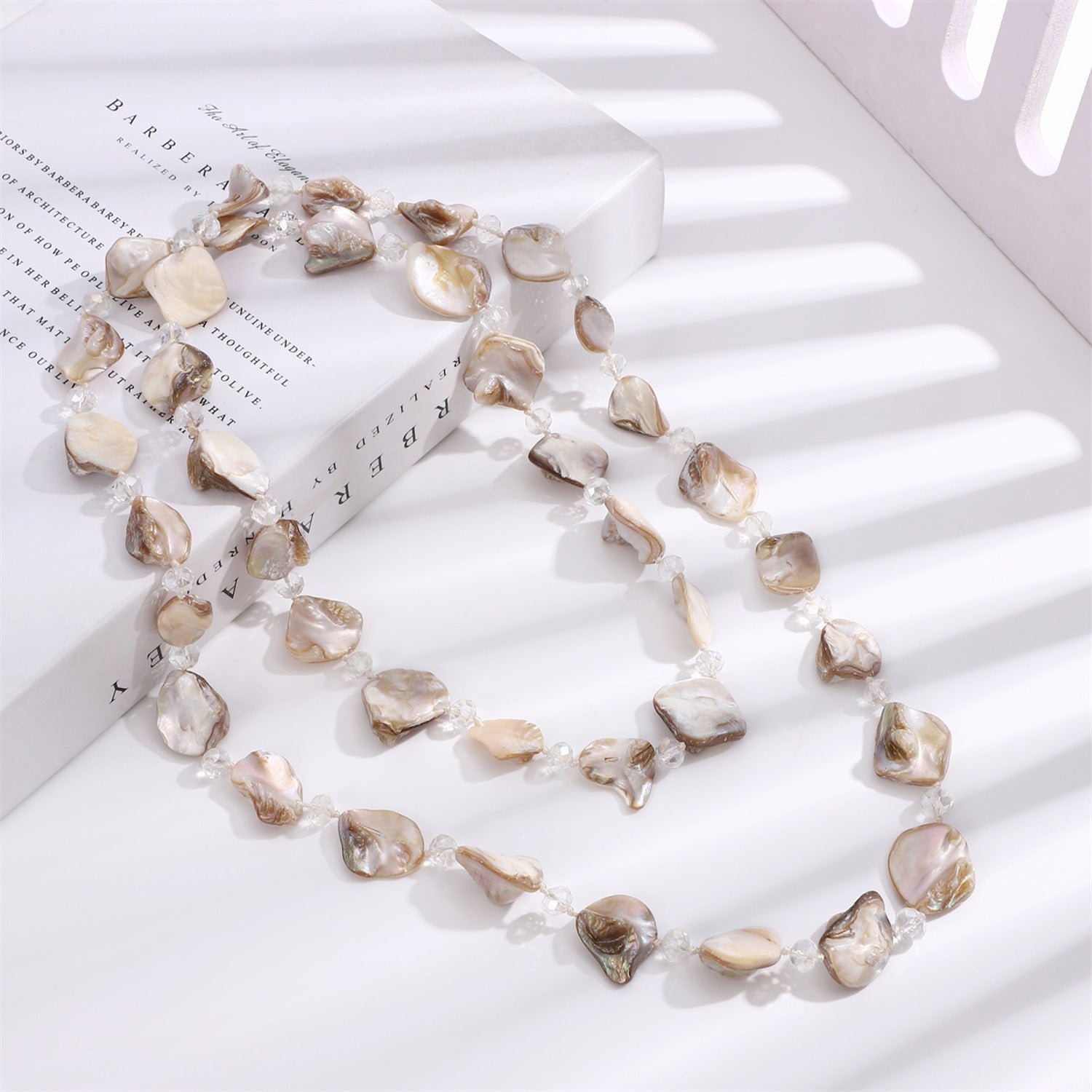 Lange Halskette Muschelsteine und Kristalle Beige Damen Kette Pulloverkette Karma