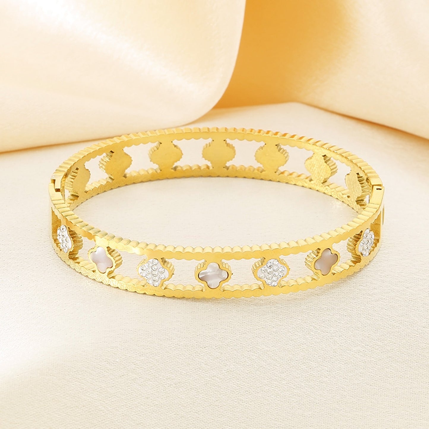 Armreif Kleeblatt Gold Edelstahl Kristalle Damen KARMA