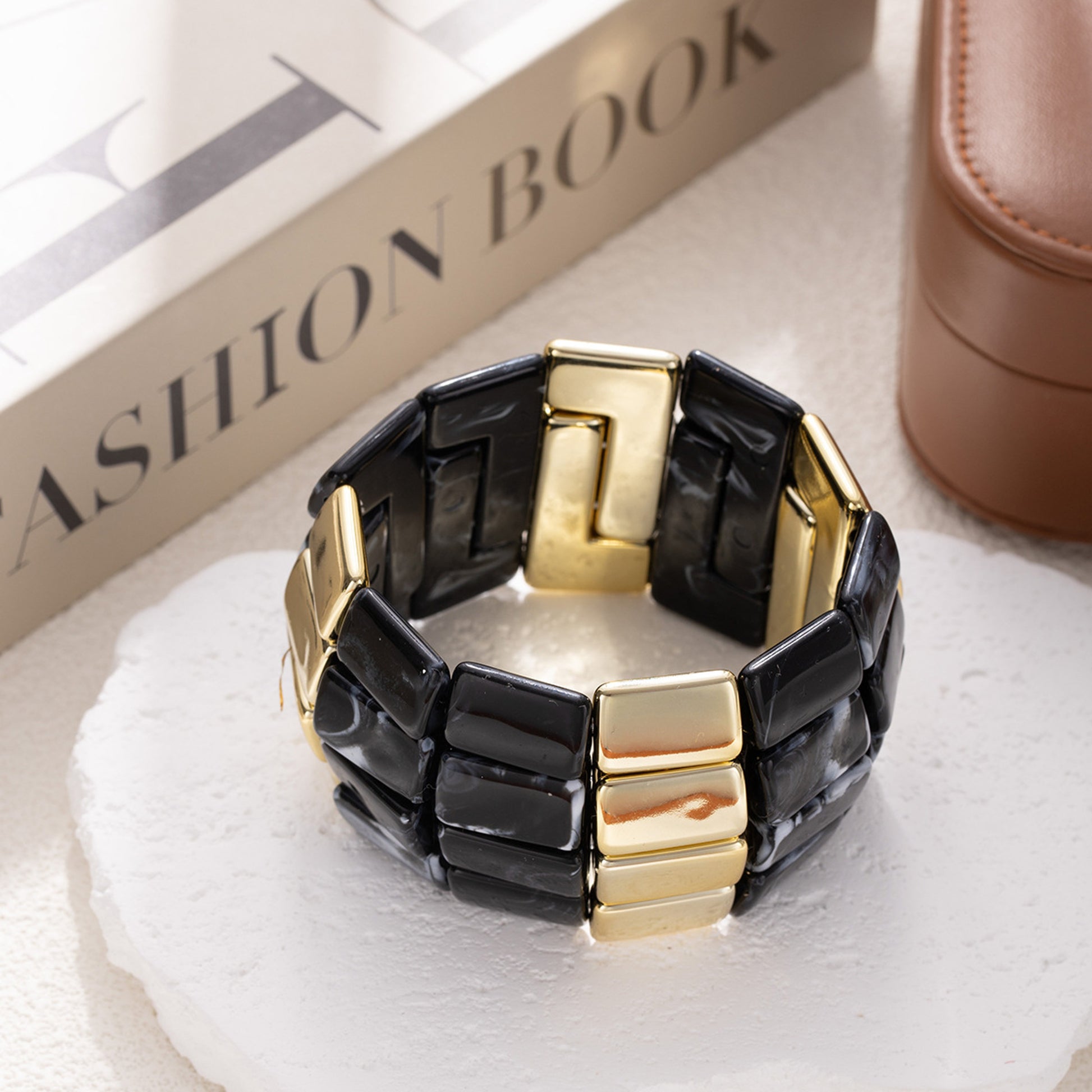 Breites Armband Damen Acryl vers. Farben modern dehnbar KARMA