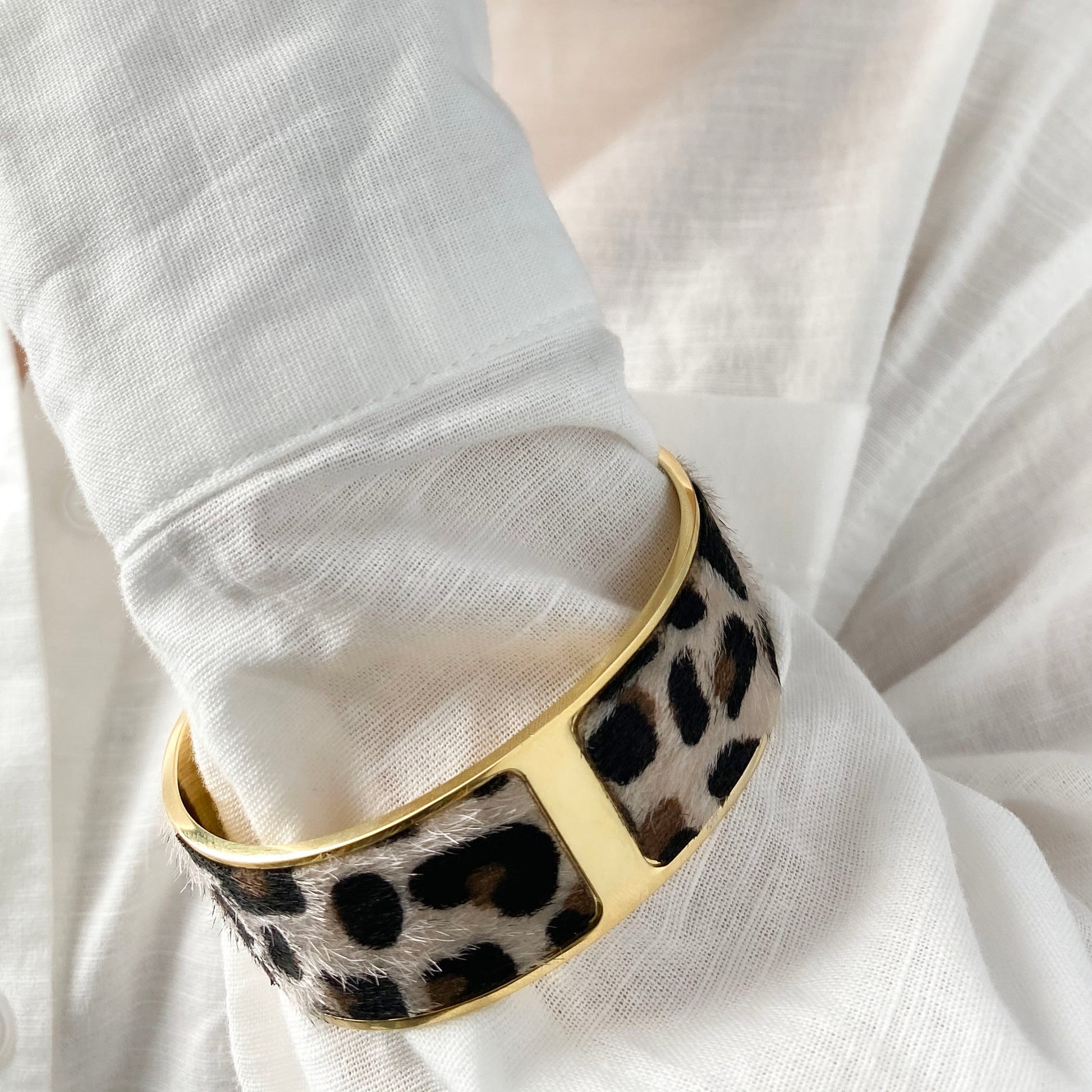 Armband Leo Print Gold Edelstahl Kunstfell Damenarmband KARMA