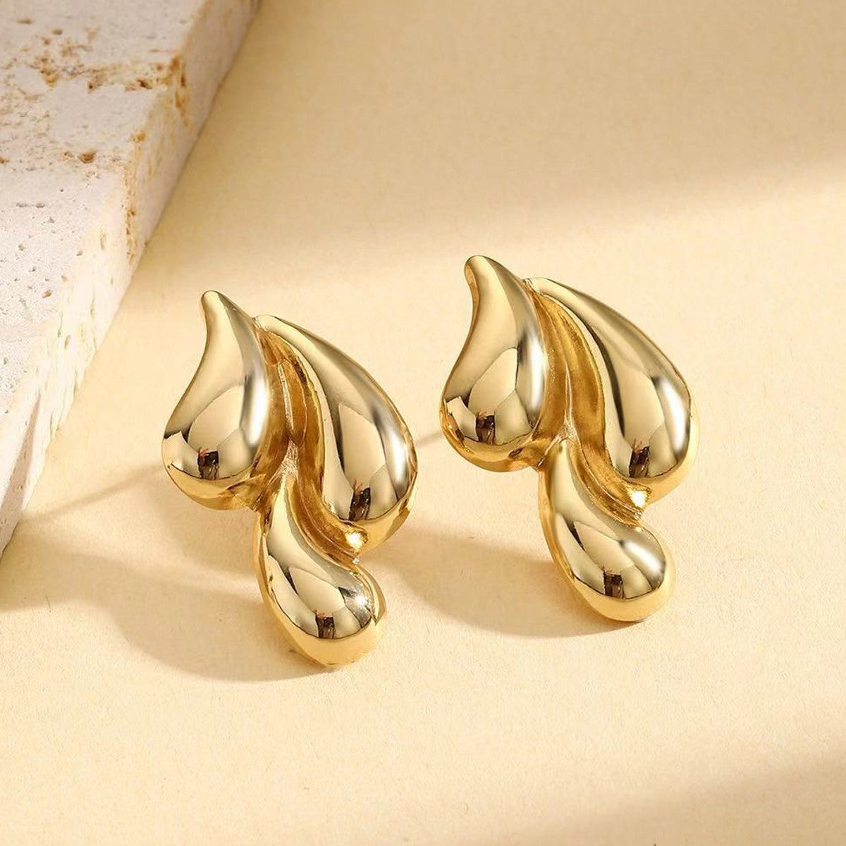 Ohrstecker Tropfennform Gold oder Silber Karma