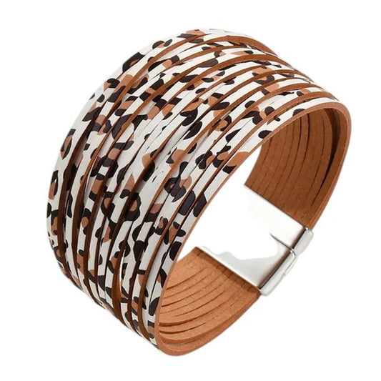 Damen Armband mehrreihig Leo Beige Magnetverschluss 19 cm modern Damenarmband PU Leder Karma