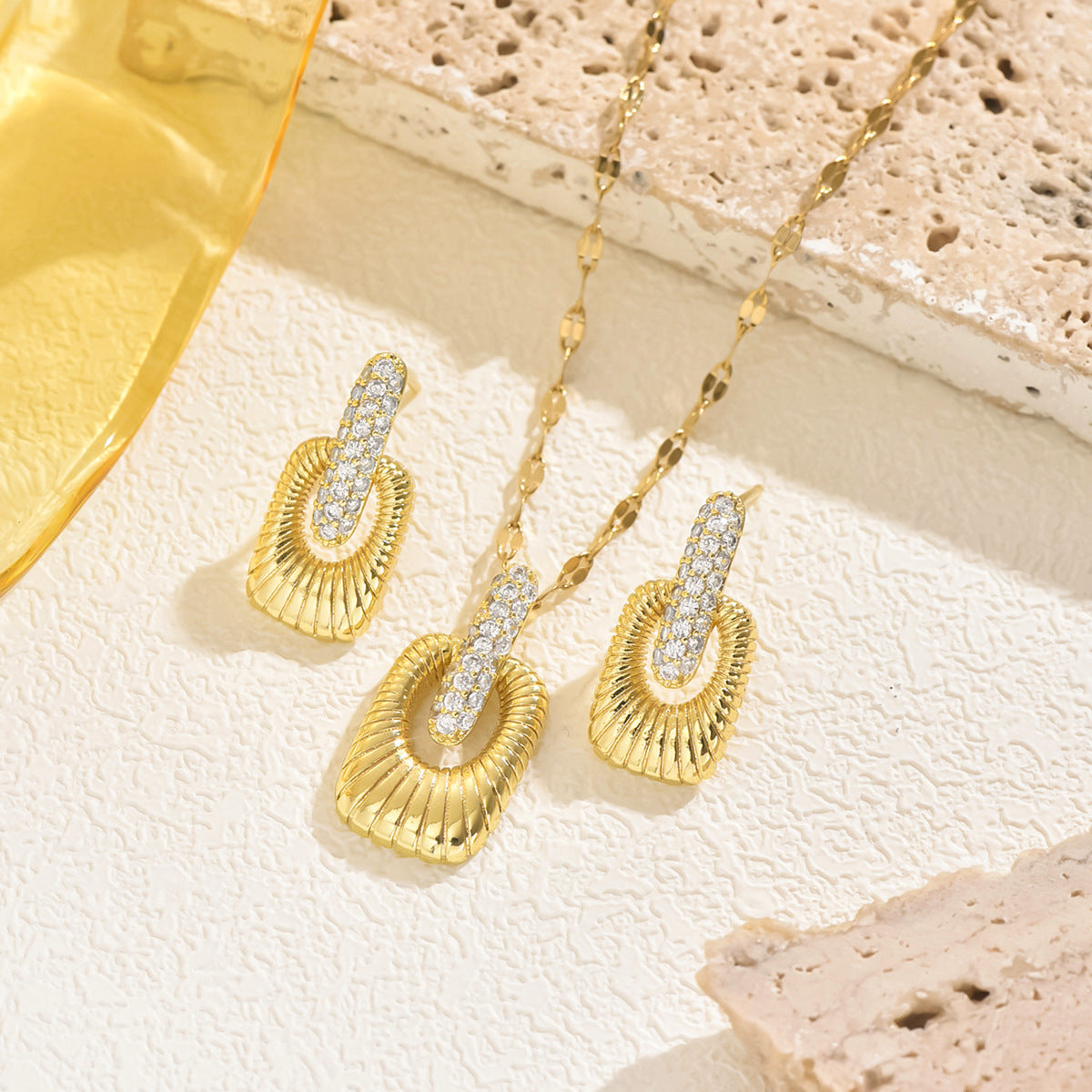 Schmuckset Damen Gold Edelstahl Halskette Ohrringe vergoldet Karma