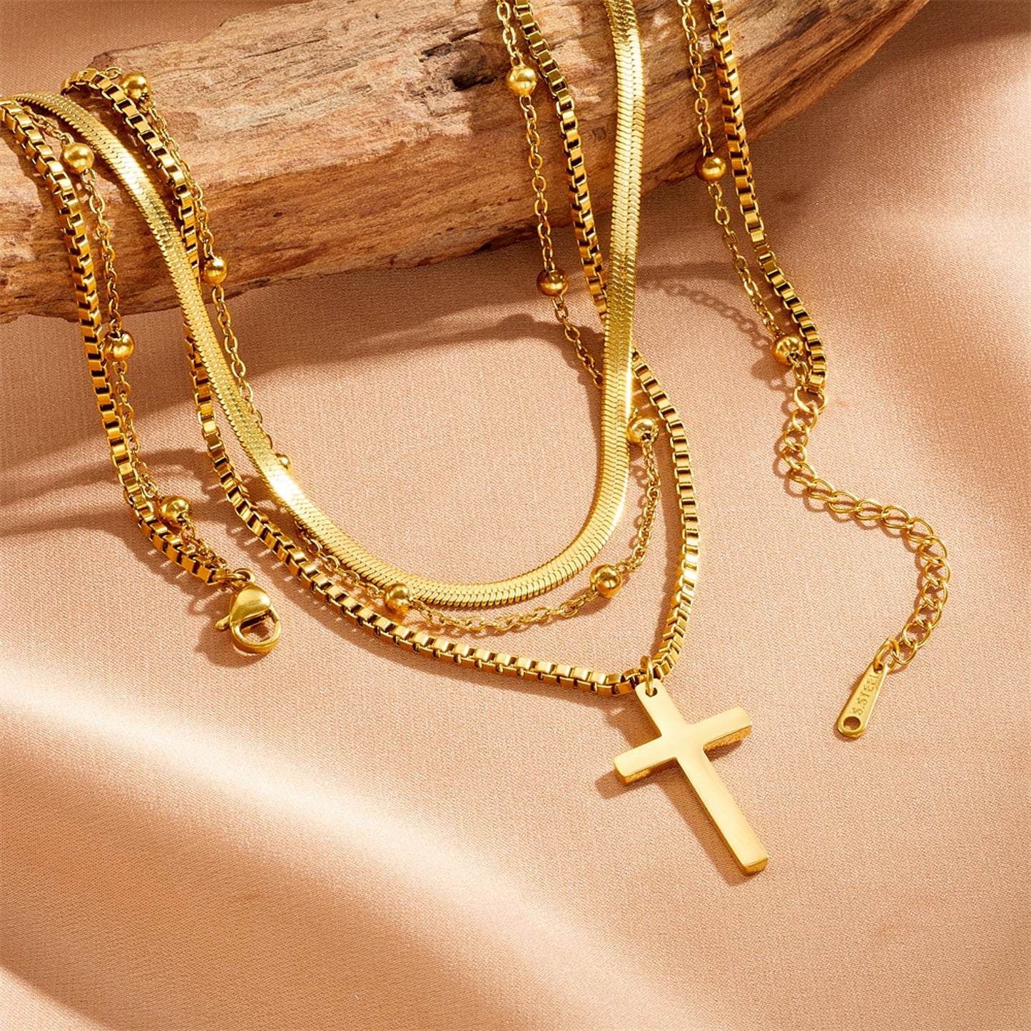 Layering Halskette Kreuz Damen Gold 40 cm Edelstahl PVD beschichtet wasserfest hypoallergern Kreuzkette Damenhalskette Karma