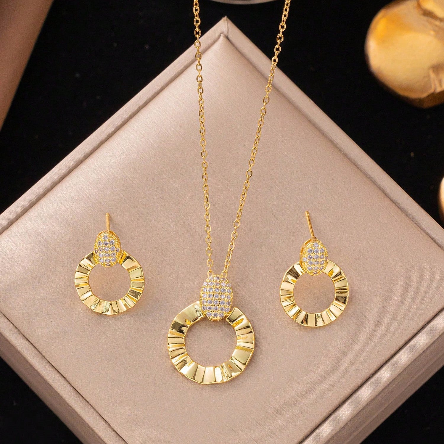 Schmuckset Gold Halskette und Ohrringe Edelstahl vergoldet wasserfest hypoallergen rostfrei Karma