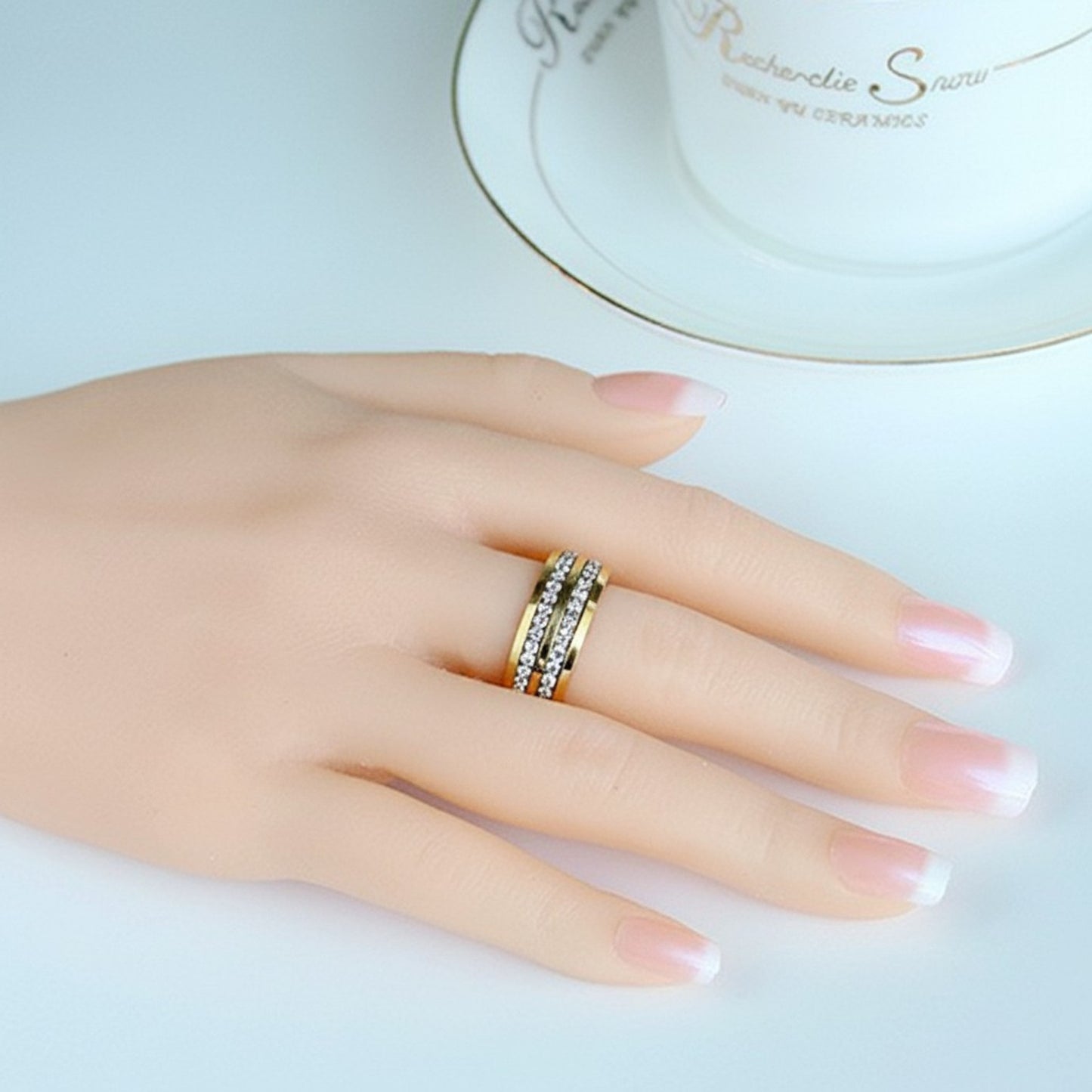 Damenring Edelstahl Kristalle Gold 18,9 cm modern Fingerring Damen Edelstahlring KARMA