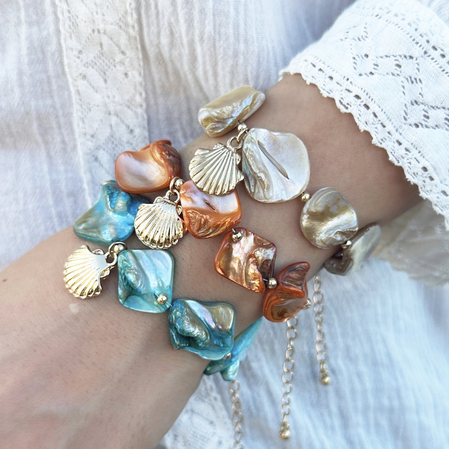 Armband Gold mit Kunstperlen Orange oder Blau KARMA