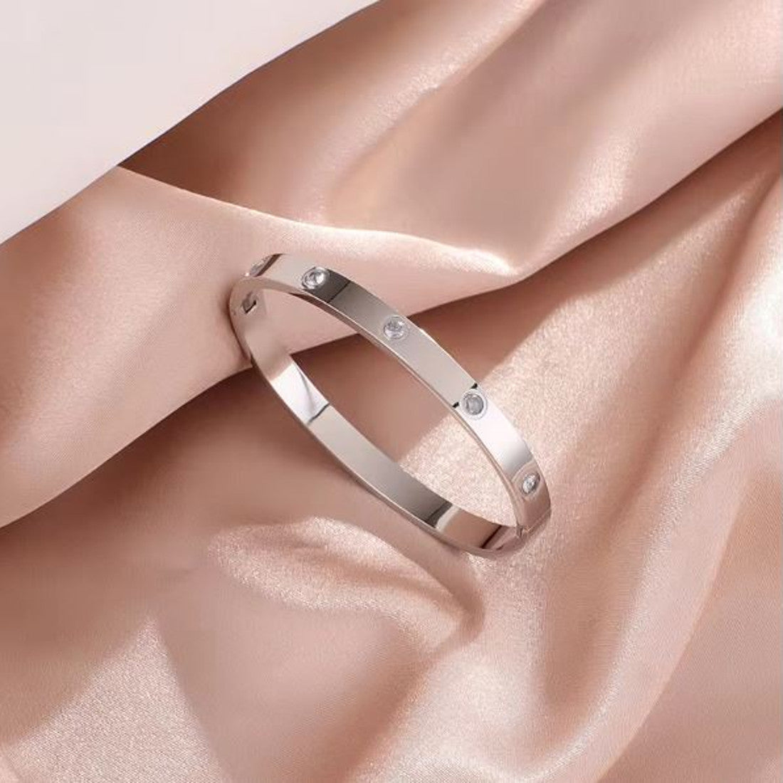 Damenarmreif in Silber aus Edelstahl Karma