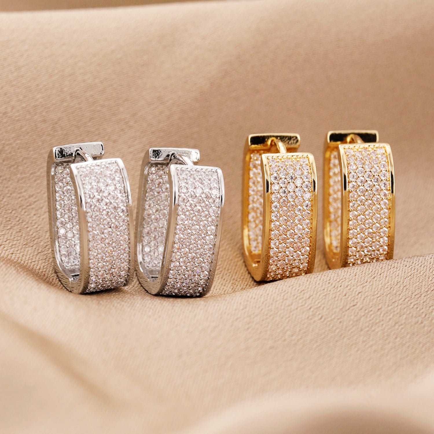 Creolen Kristalle Gold 2 cm Damen Ohrringe Kristallcreolen Karma