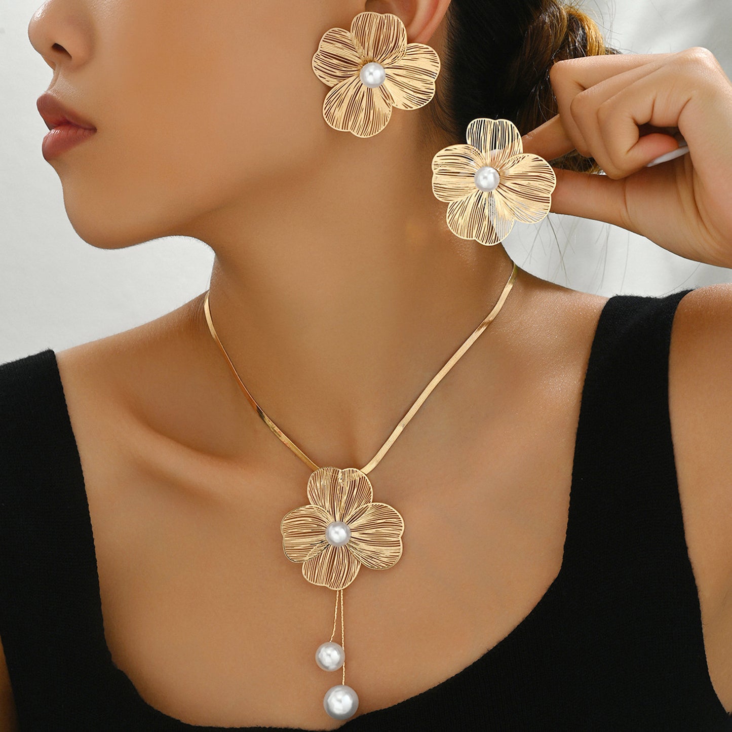 Schmuckset Blume Gold Halskette Ohrringe Statementkette modern Karma